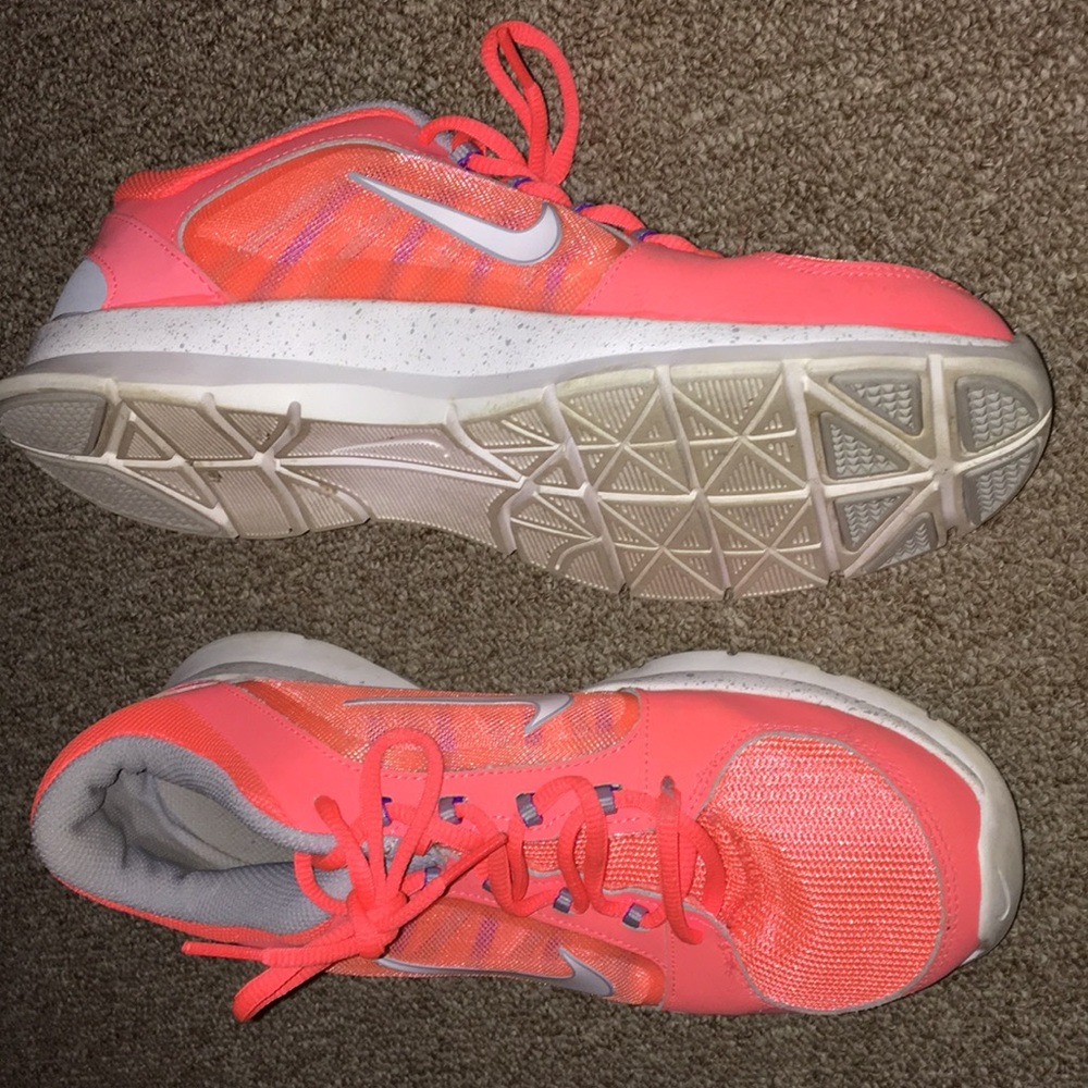 Nike Tennis Shoes